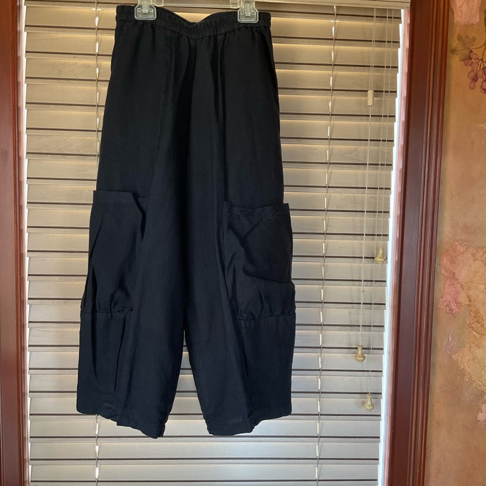 Linen cropped pants, with large pockets